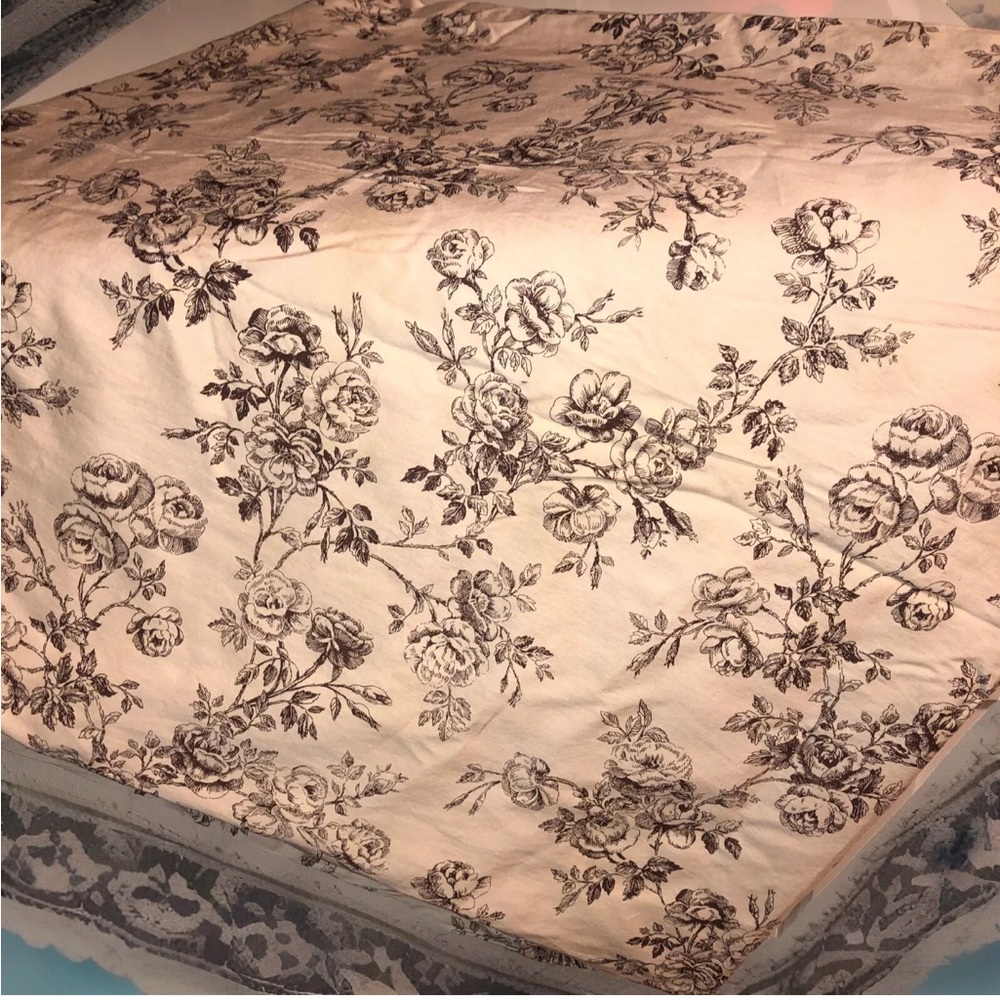Ralph Lauren Cottage Hill Black and White Toile queen flat sheet.